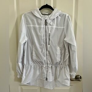GAP Body Women’s White Lined Windbreaker with Hood; Size Medium.